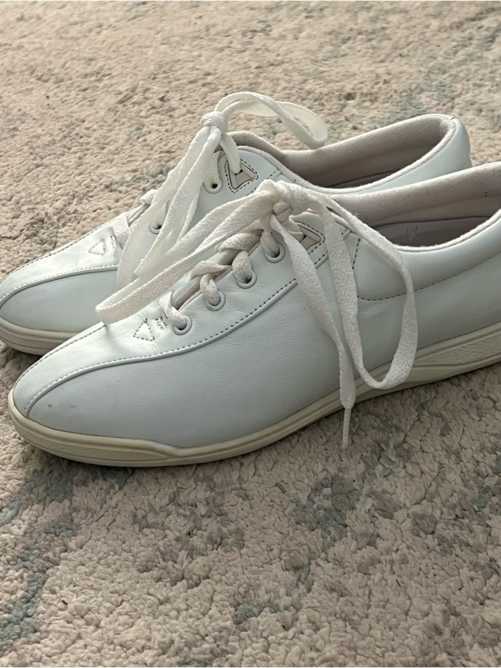 Vintage Beacon Sport Womens white leather comfort sneakers 7M style 380